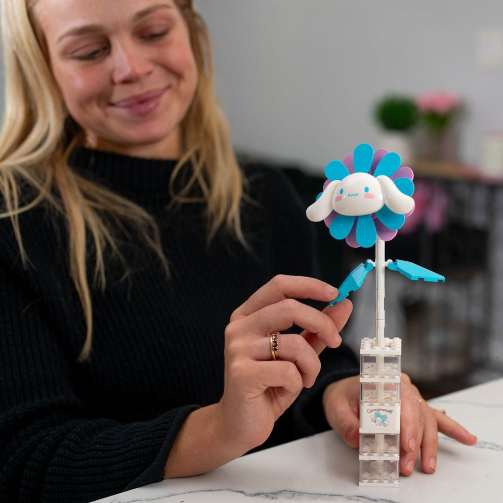 Brickcraft Cinnamoroll Flower & Vase (122 plastic pcs) â€?Sanrio Building Kit, Floral Décor & Modular Bouquet for Cute Home Display for Him or Her